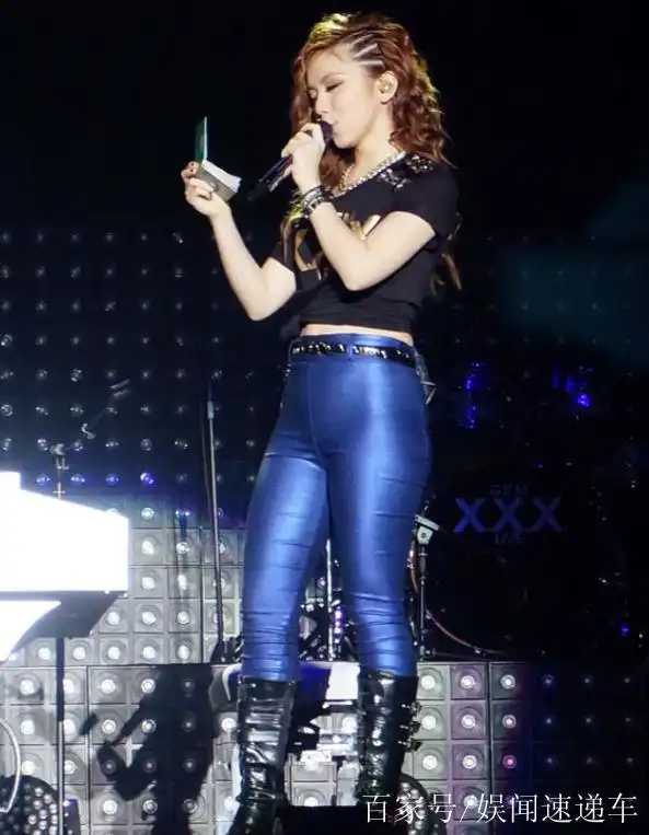 邓紫棋下半身崩了,堪称极品萝卜腿,在肥胖路上一路狂奔!