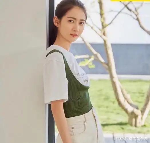 陈钰琪清新夏日装太养眼,高吊马尾辫气质十足,妥妥的御姐范儿