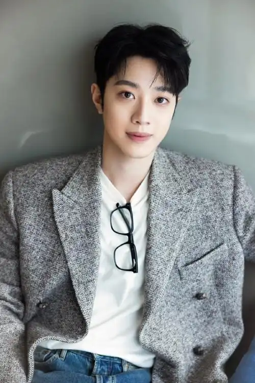 赖冠霖学长风造型#我说赖冠霖今天的造型直接魂穿我的高冷学长,撂套