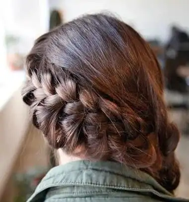 编发教程简单好看反蜈蚣辫(2款最适合中长发女生的蜈蚣辫编发图解)(4)