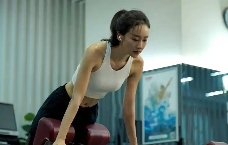 《亲子鉴定师手记》女主角许潇晗晒健身剧照,美妙身材显现_写真_生活