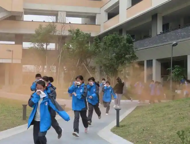 牢筑安全防火墙应急演练进校园临平一中南汇校区开展防灾减灾安全疏散