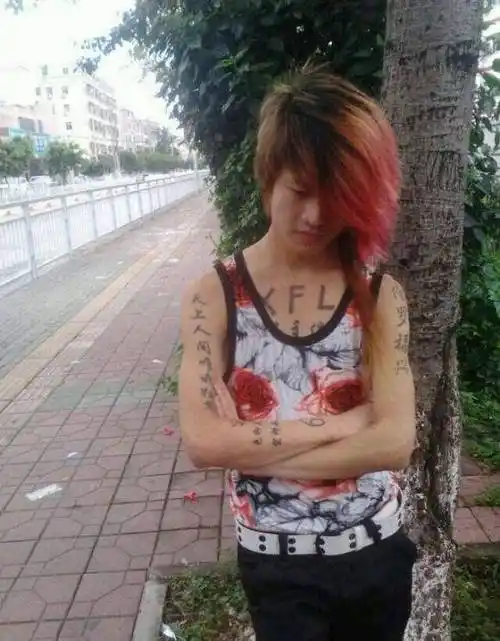 他是"杀马特"创始人,引领一代潮流后消失,15年过去现况如何?