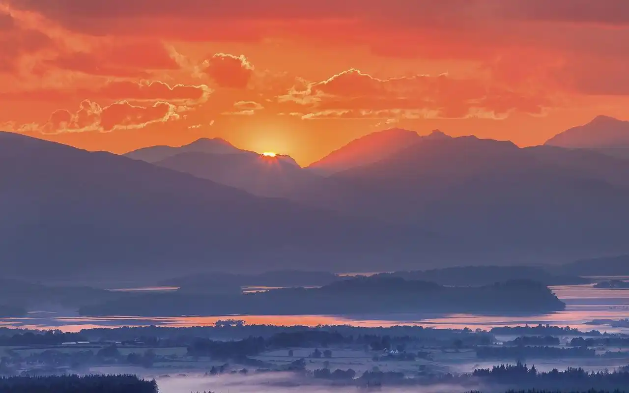 雄伟的大山风景桌面电脑壁纸