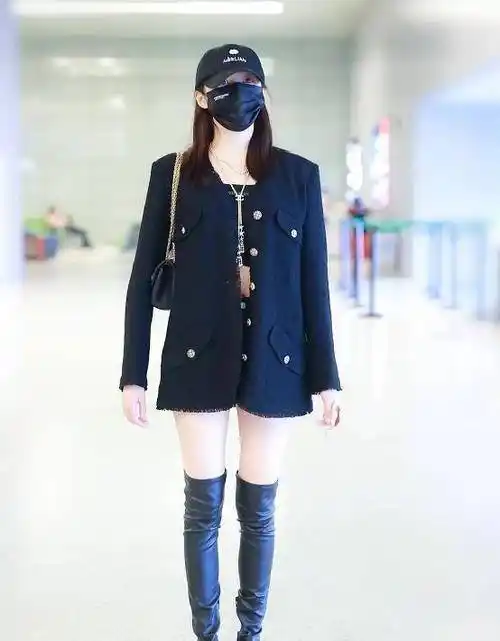 杨幂关晓彤撞衫,两人都是出名的大长腿,但杨幂还是完胜?