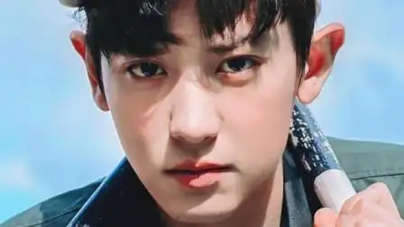 朴灿烈军队照,寸头也依旧帅气