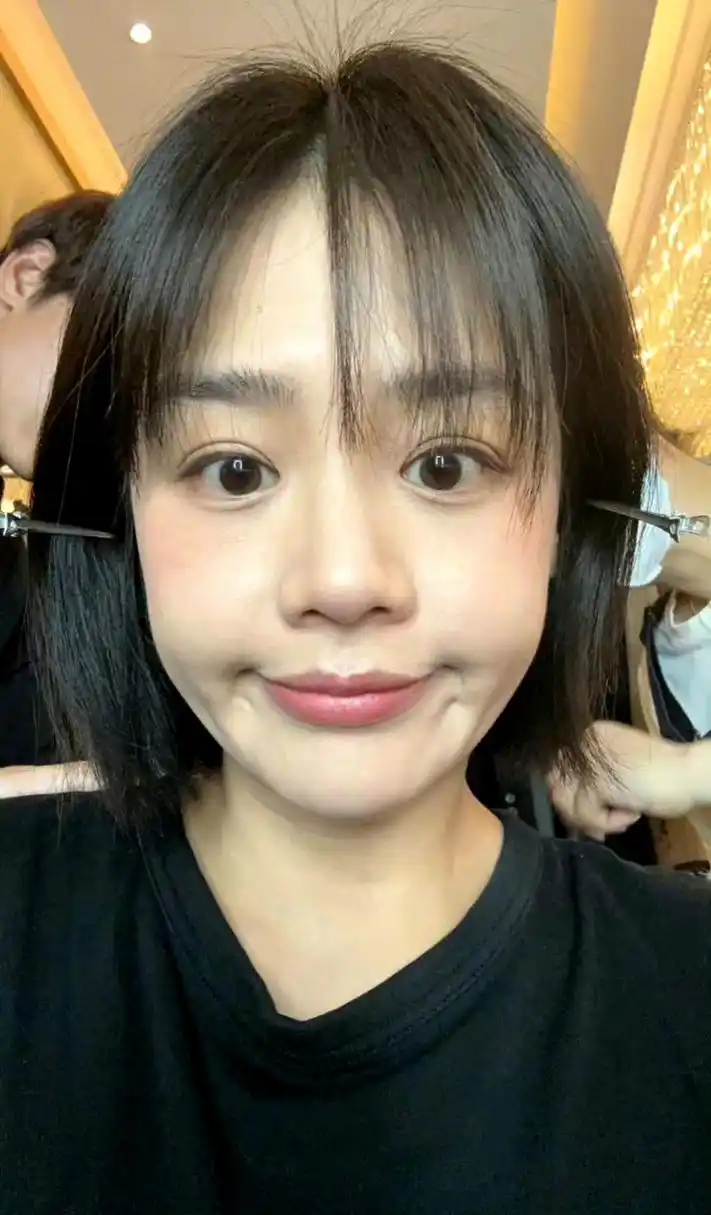 马思纯剪了刘海,新发型怎么样?