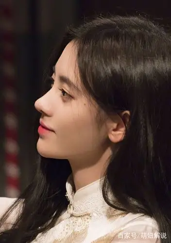 鞠婧祎的侧颜真的太美了!