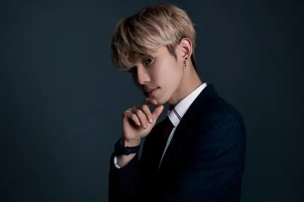 虎牙李俊的真实身份是什么家境优越和仁英关系暧昧