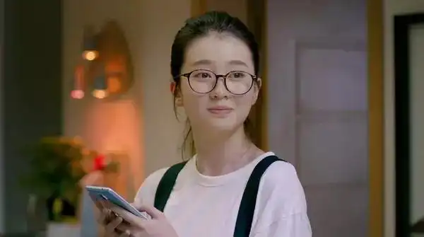 简介:乔欣欢乐颂人物剧照图片,分享一组乔欣图片给大家,图中的明星