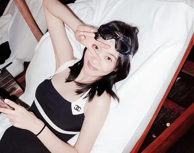 金鹰女神争议不断,被嘲膀大腰圆,宋茜晒出泳装照回应