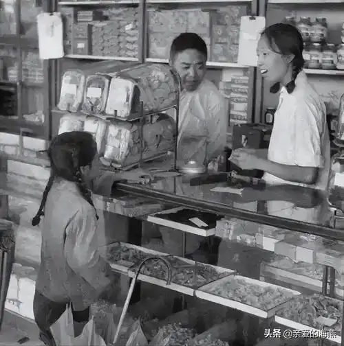 80后的童年记忆老照片(80后的回忆让人落泪的零食小吃物品图片)