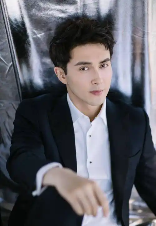 正能量演员高伟光穿搭来喽,男票学会了很爷们_西装_版型_风格