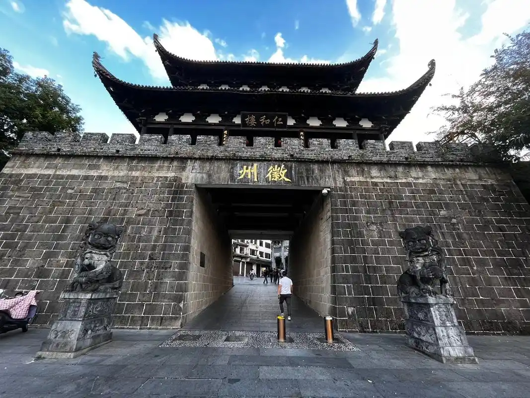 徽州古城,又名歙县古城,古称新安郡.位于安徽黄山市 - 抖音