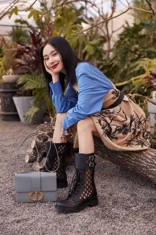 原创34岁王子文恢复单身后的魔法穿搭原来衬衫这么穿也很时尚洋气