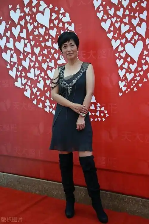 石榴姐苑琼丹这身材,这才是尤物啊!