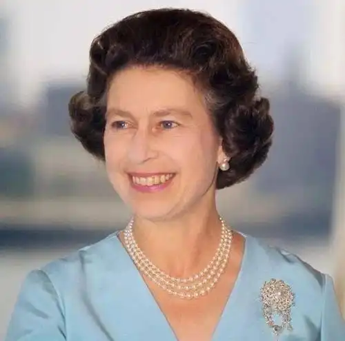 出席亲王葬礼的凯特王妃戴上了婆婆和奶奶都戴过的珍珠项链