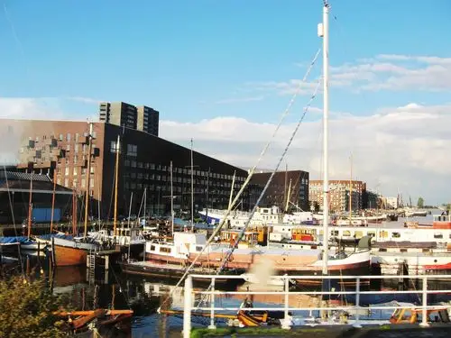 阿姆斯特丹是荷兰第二大港.港口完全实现了现代化.