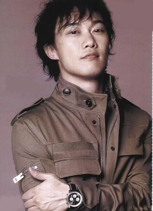 陈奕迅,香港著名的男歌手及演员.