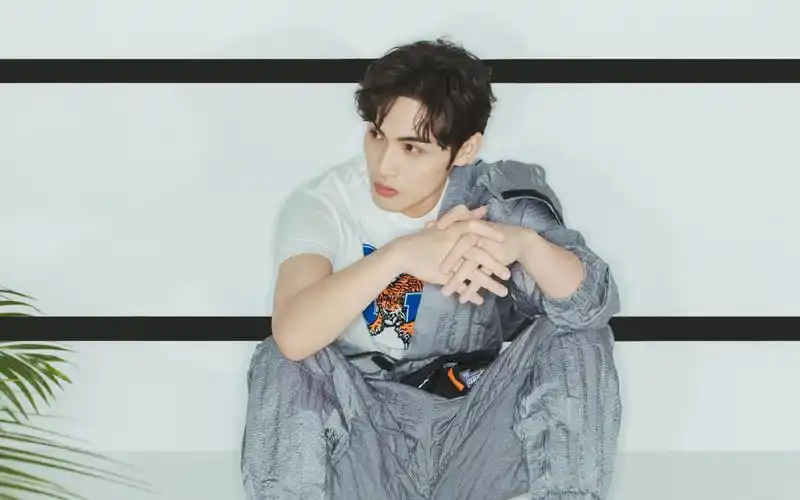 张彬彬温润帅气写真图片桌面壁纸