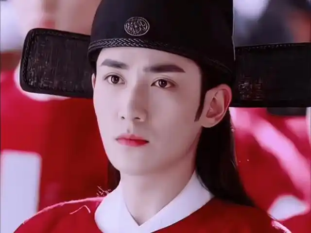 下面是小编收集的,10位古装美男子的红衣造型,谁才是心目中男神的人选