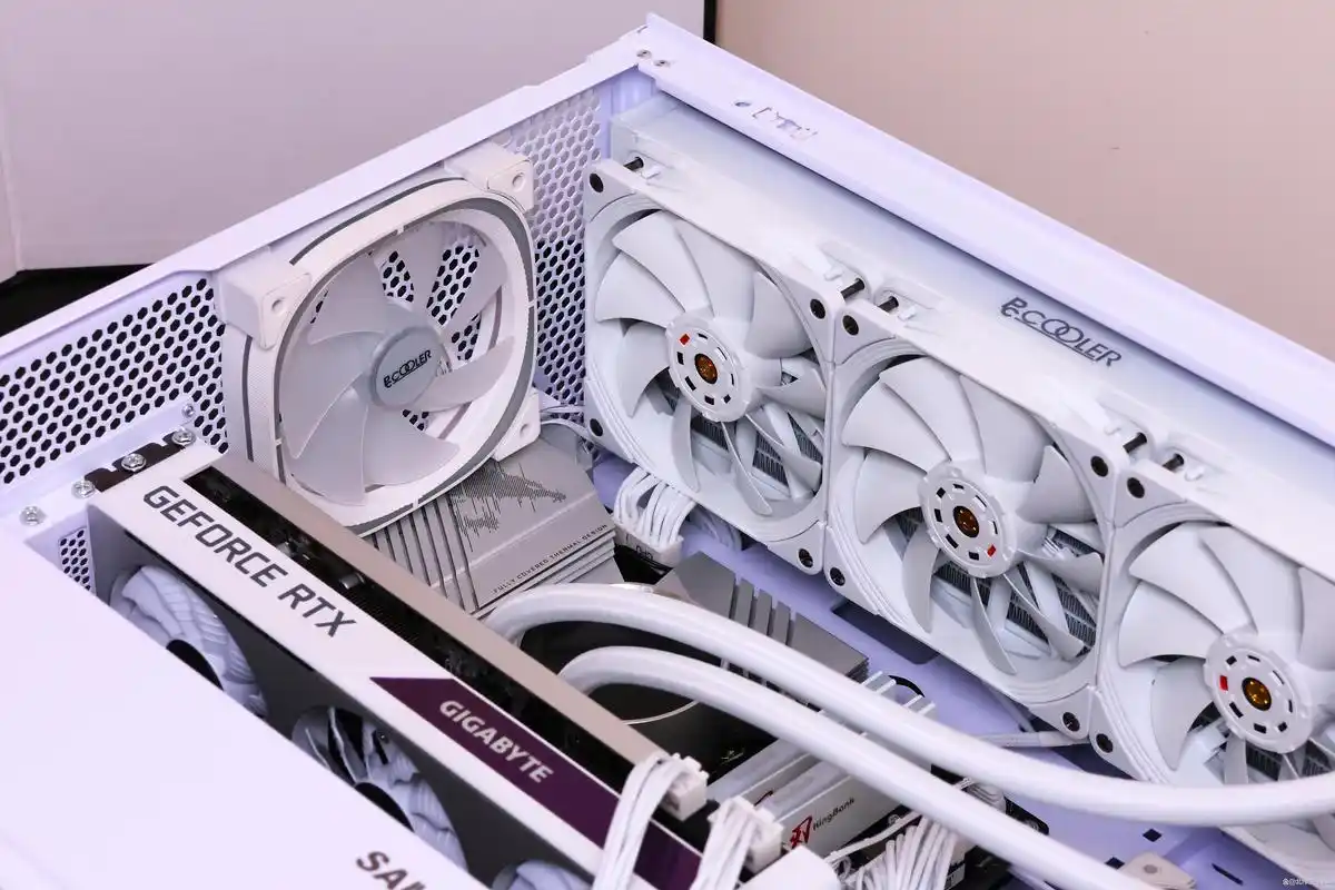 可以放手办的机箱-先马新境界机箱全白色12600k 3070装机方案分享