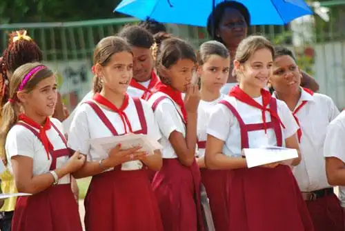 前苏联的女生校服是女仆装?_盖饭娱乐