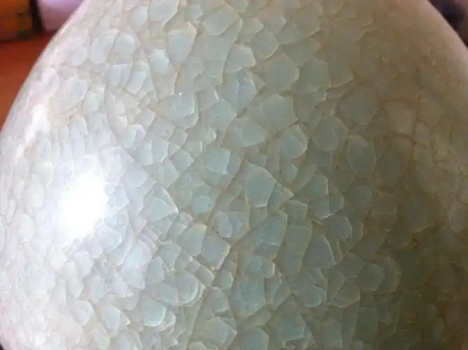 有请瓷器高手看看,这个是宋代冰裂瓷吗