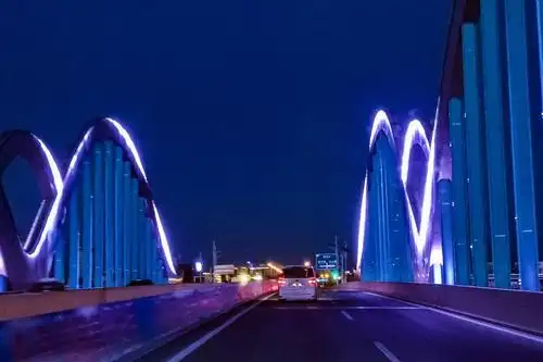 九点半左右才到达格尔木市区.