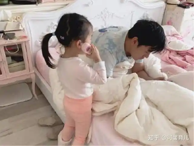 秦昊因女儿被欺负掩面落泪女儿奴的爸爸见不得孩子受欺负