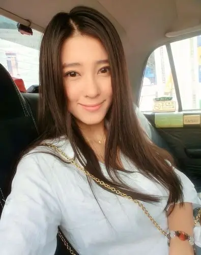 国手女友真人照片差距大 被称篮坛郭美美(图)