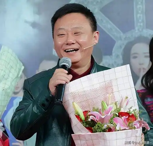 "小品演员"邵峰:娶初恋赵霞,婚后育一子,妻子坐轮椅也不离婚_时候