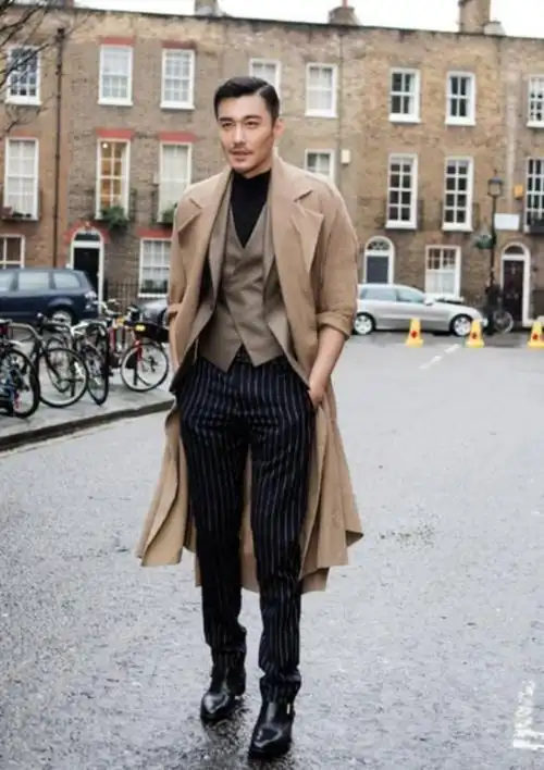 胡兵罕见上综艺真自信,1米89的身高西装配运动裤,实在太抢镜