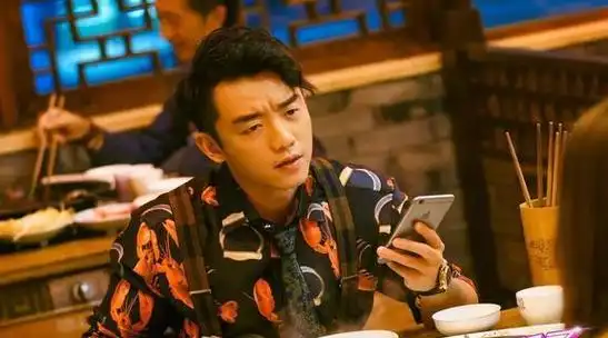 郑恺在这些电影中饰演浪漫多金的"渣男"角色,台词中充满了对爱情和