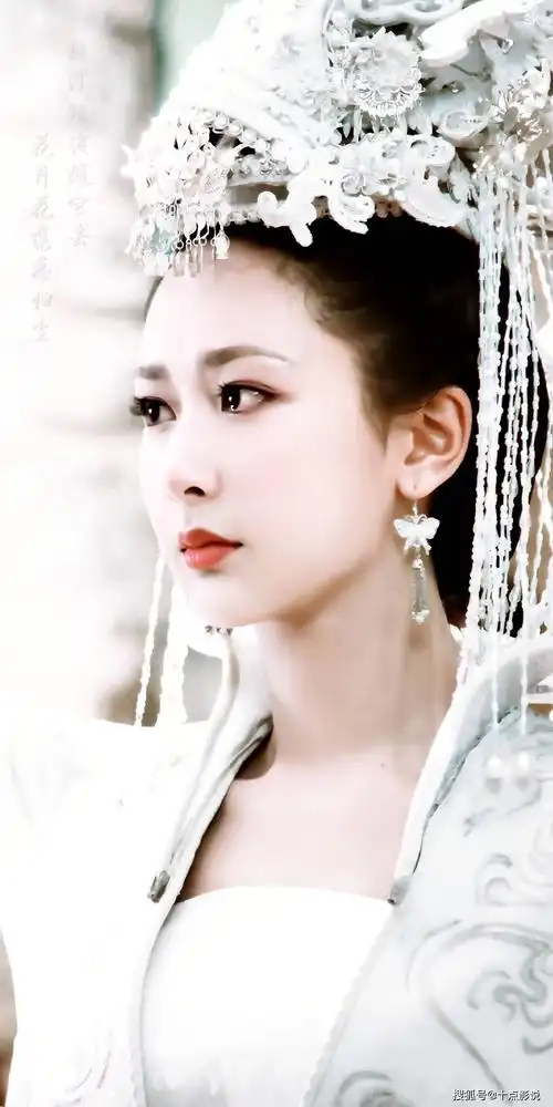 古装剧里,好多女星一穿白衣,杨幂,赵丽颖,刘亦菲谁的白衣最有仙气?