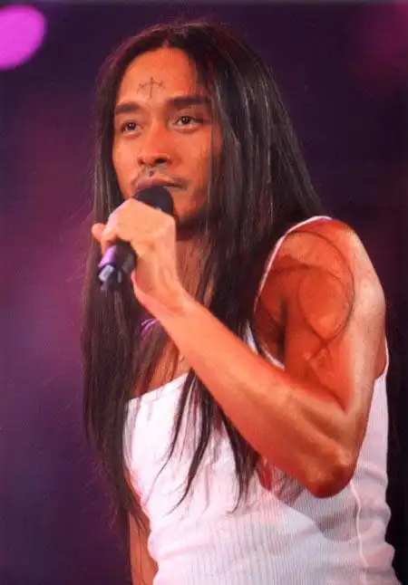 追思张国荣---记忆中"哥哥"不曾离去(组图)