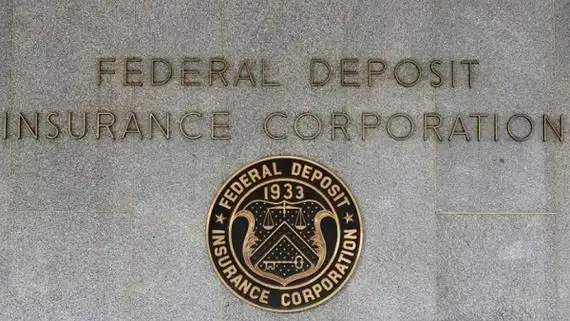 联邦储蓄保险公司董事会当天以三名民主党人赞成,两名共和党人反对的