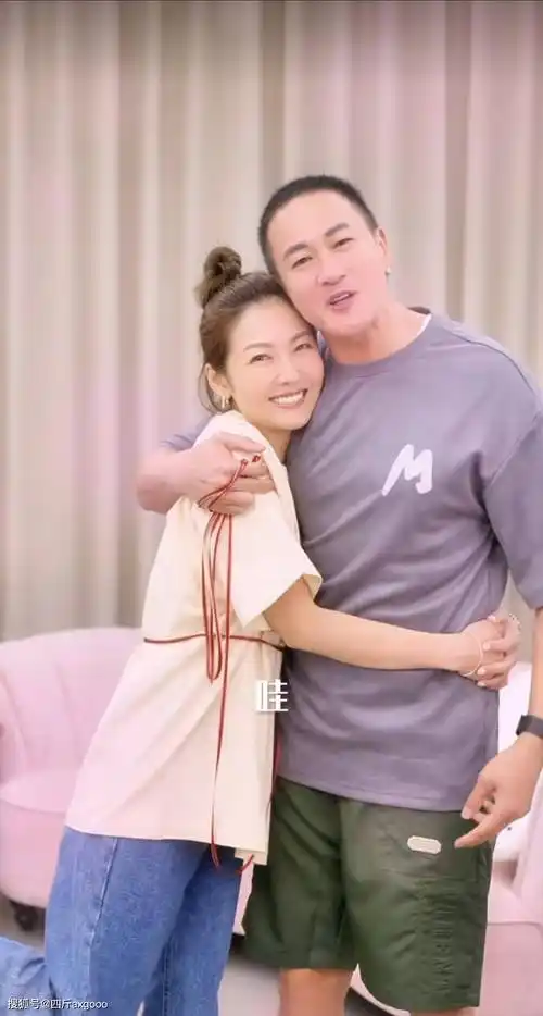 曝何润东爱人横店养伤,夫妻异地生活16年,女方一度生活不能自理