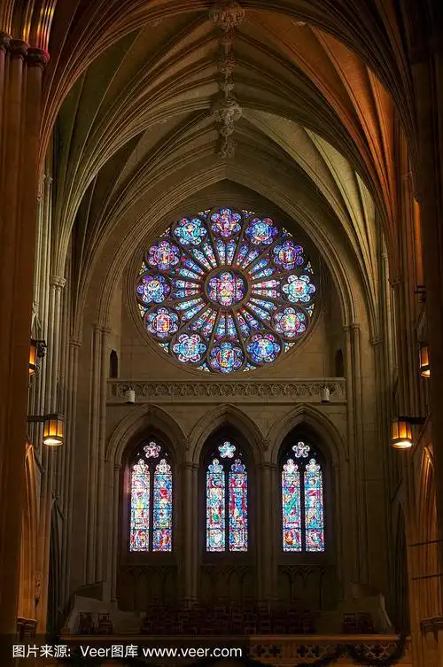 国家大教堂的彩色玻璃