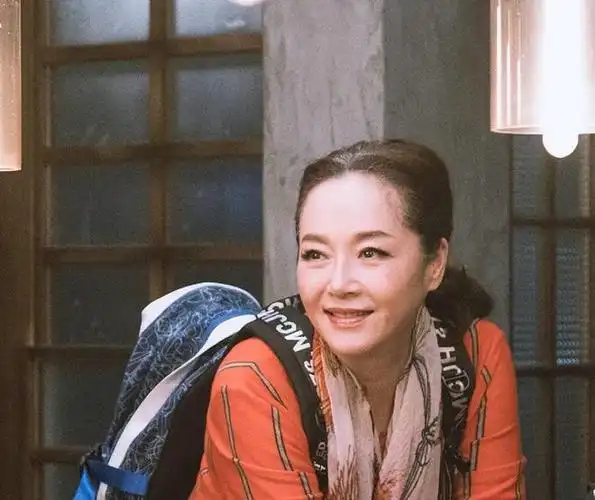 东方梦露恬妞65岁身材丰满穿衣优雅又显贵真是风韵犹存