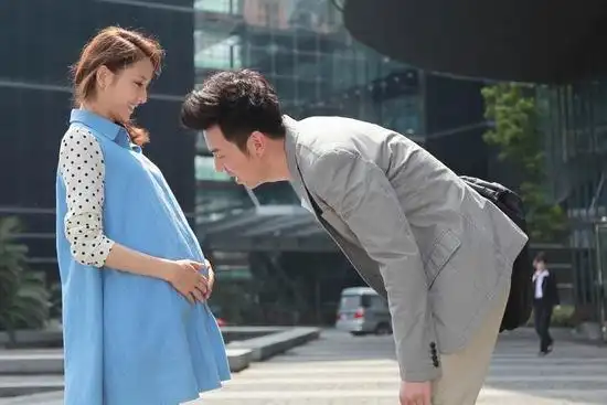 佟丽娅演绎最幸福的孕妇