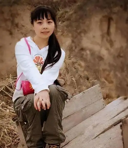 王二妮凭星光大道走红巅峰时却选择回乡种地背后原因是什么