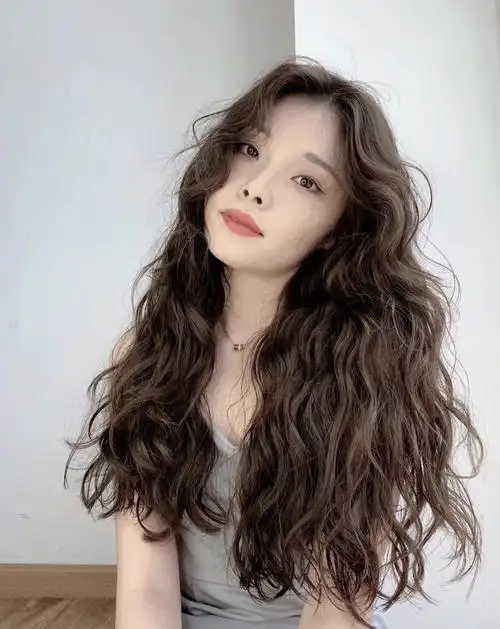 秋冬发型可爱法式烫蛋蛋卷洋气推荐