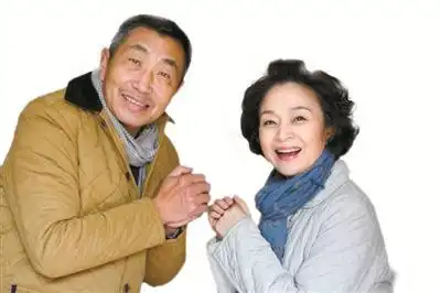 62岁杜源隐婚多年的妻子曝光结婚36年恩爱如初女儿也是艺人