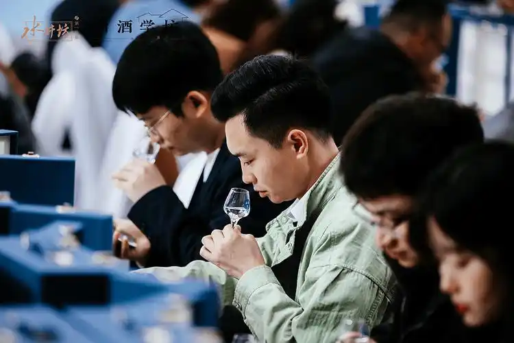 原创白酒学坊第一坊一周年水井坊再迎锦城春八方客