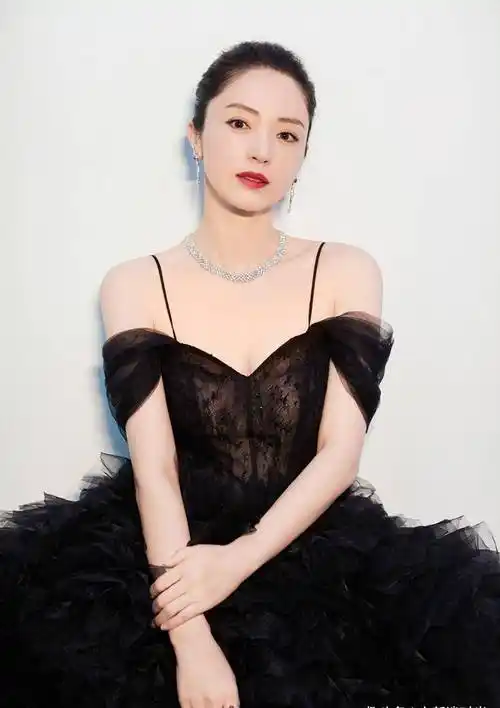 董璇40岁了还这么时尚?