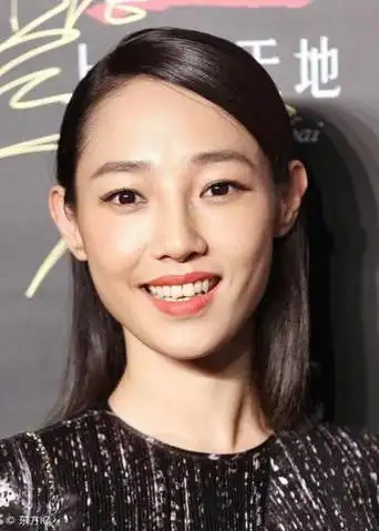 纪实白百何晒短发照清爽干净戒指很晃眼状态格外的好