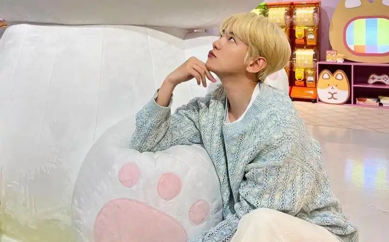 79边伯贤79 贤宝ins更新,好帅好可爱