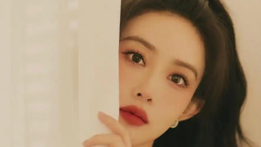 网友评选的95后五美花女明星( 孟子义,程潇,喻言,杨超越,周洁琼 )