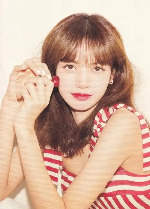 简介:blackpink组合甜美性感写真第二辑,分享一组blac